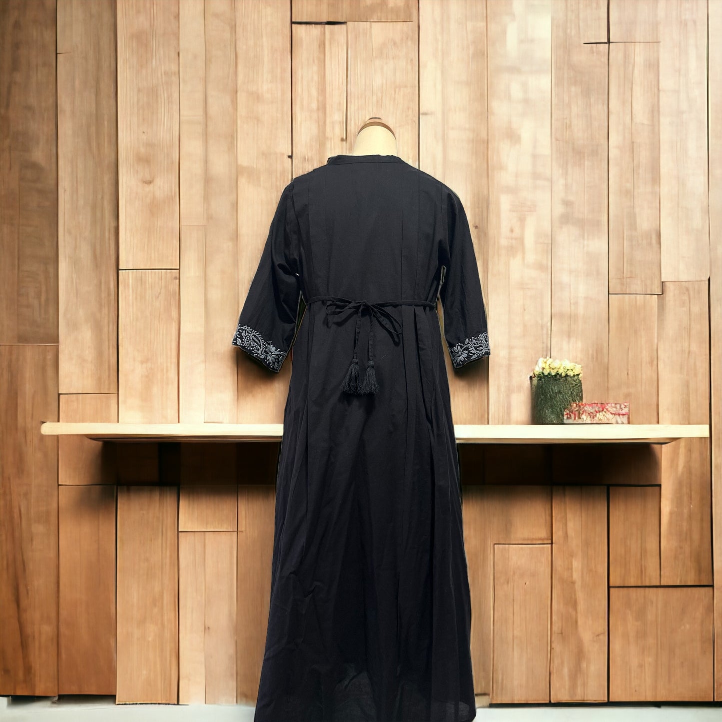 Lucknow Embroidery Tuck Dress with Soft Indian cotton - ラクノウ刺繍のタックワンピース