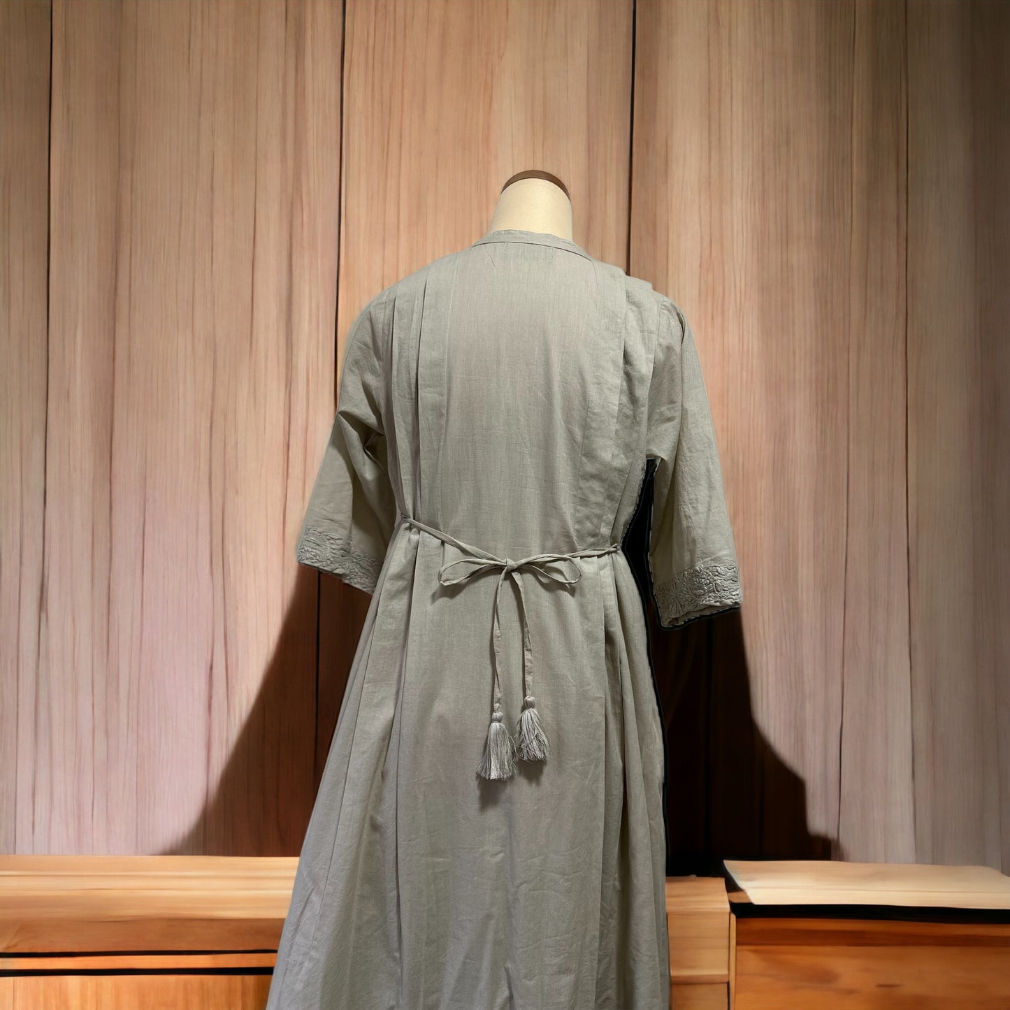 Lucknow Embroidery Tuck Dress with Soft Indian cotton - ラクノウ刺繍のタックワンピース