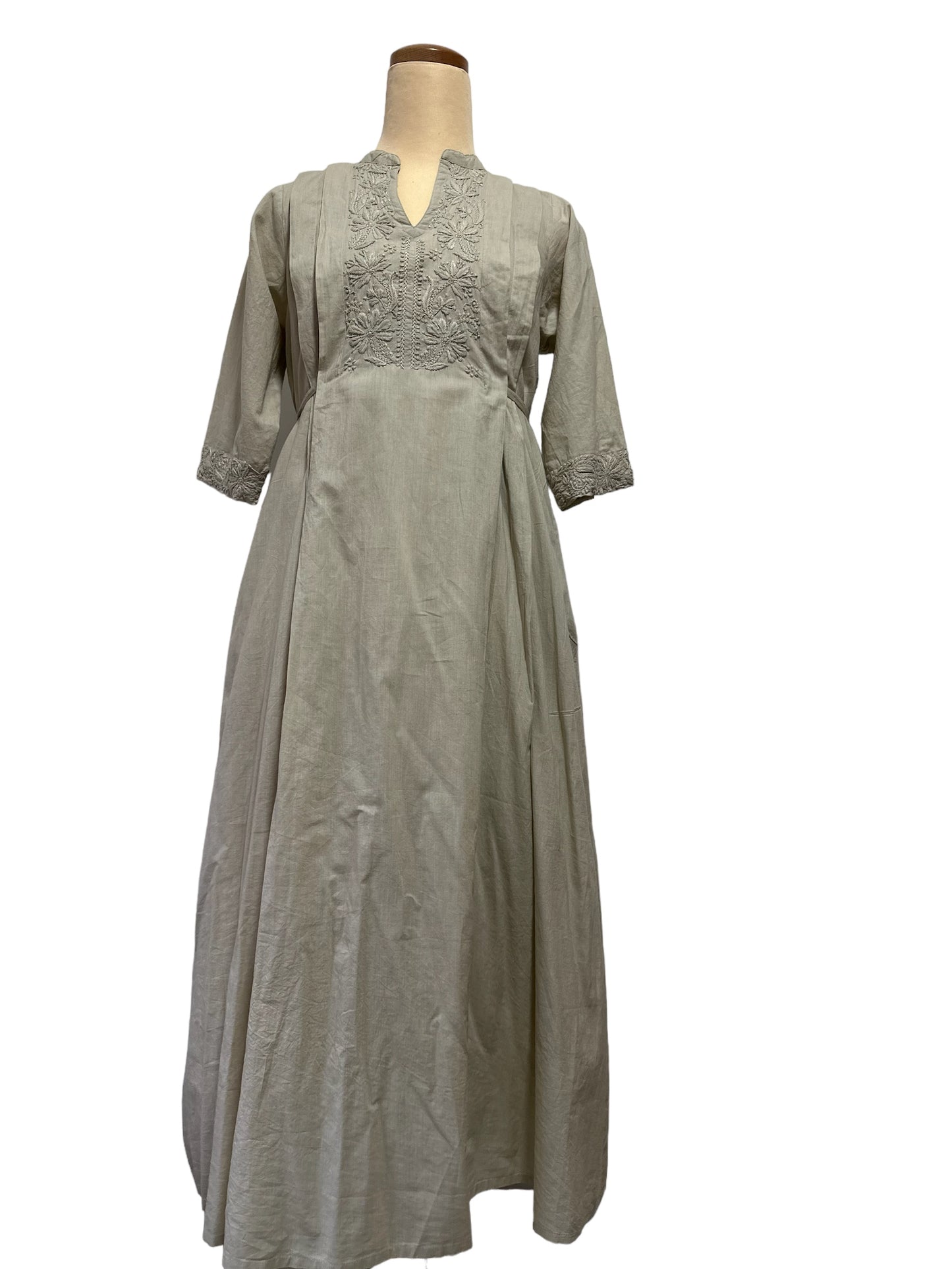 Lucknow Embroidery Tuck Dress with Soft Indian cotton - ラクノウ刺繍のタックワンピース