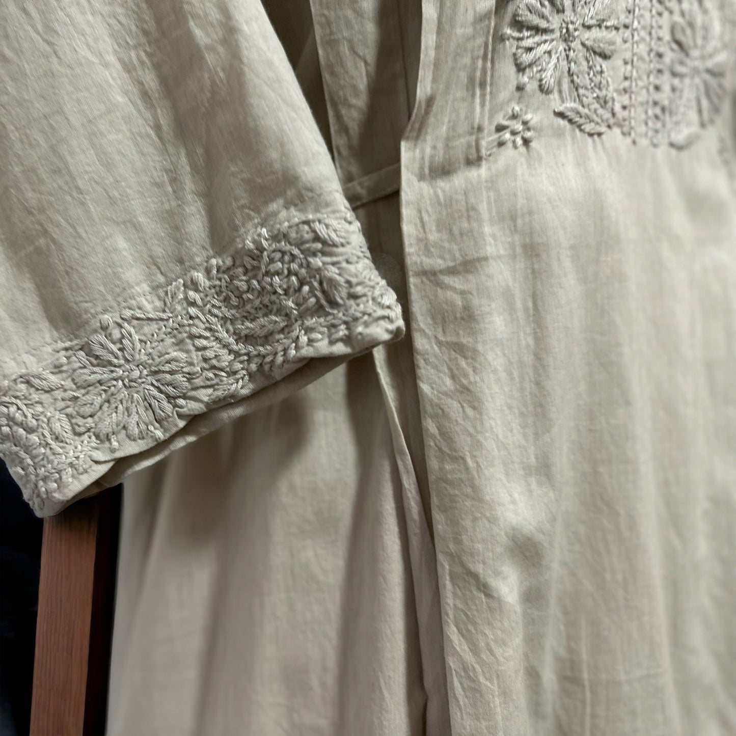 <LUMINE Collab> Lucknow Embroidery Tuck Dress with Soft Indian cotton - ラクノウ刺繍のタックワンピース